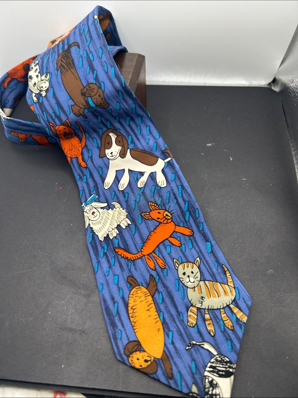 Vintage  It’s raining cats and dogs 100% silk tie